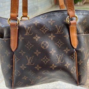 Louis Vuitton bag. Used condition.